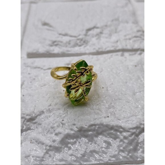 Chic Women’s  Dragonfly Leaf Oval Faux Gem Twist Finger Ring- Green and Gold - S - Picture 7 of 10
